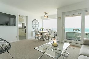 Tides - Beach Front Apartment in Bracklesham Bay