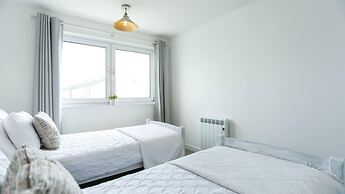 Tides - Beach Front Apartment in Bracklesham Bay