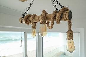 Tides - Beach Front Apartment in Bracklesham Bay