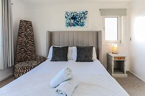 Tides - Beach Front Apartment in Bracklesham Bay