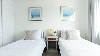 Tides - Beach Front Apartment in Bracklesham Bay