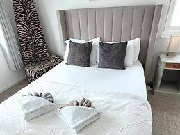 Tides - Beach Front Apartment in Bracklesham Bay
