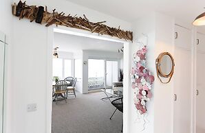 Tides - Beach Front Apartment in Bracklesham Bay