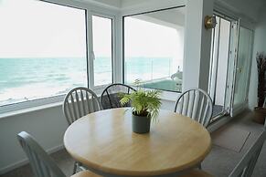 Tides - Beach Front Apartment in Bracklesham Bay