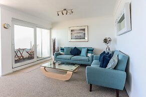Tides - Beach Front Apartment in Bracklesham Bay