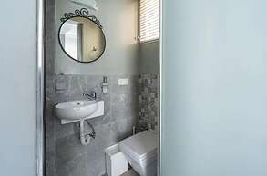 Apartment with Garden View