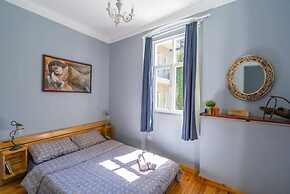 Apartment with Garden View