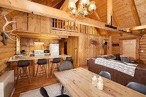 19 - Moonlight Ridge 3 Bedroom Home by RedAwning