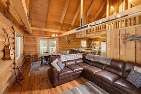 19 - Moonlight Ridge 3 Bedroom Home by RedAwning