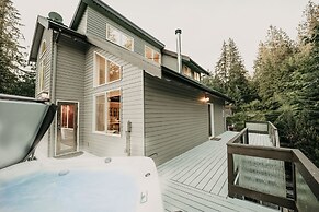 80mbr - Hot Tub - Wifi - Bbq - Wood Stove - Sleeps 9! 3 Bedroom Home b