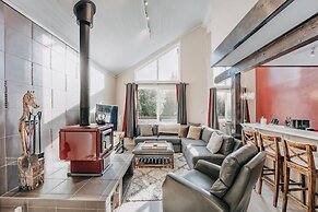 80mbr - Hot Tub - Wifi - Bbq - Wood Stove - Sleeps 9! 3 Bedroom Home b