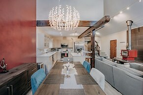 80mbr - Hot Tub - Wifi - Bbq - Wood Stove - Sleeps 9! 3 Bedroom Home b