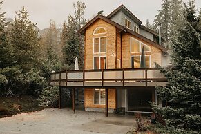 80mbr - Hot Tub - Wifi - Bbq - Wood Stove - Sleeps 9! 3 Bedroom Home b