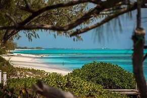 Beachfront White Palm Villa - Tar Bay