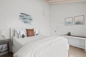 Beachfront White Palm Villa - Tar Bay