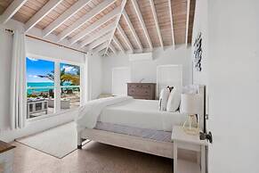 Beachfront White Palm Villa - Tar Bay