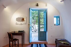 Santorinio Yellow House