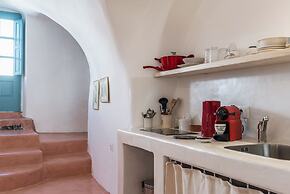 Santorinio Yellow House