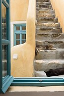 Santorinio Yellow House