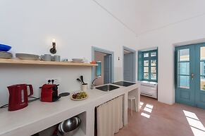 Santorinio Yellow House