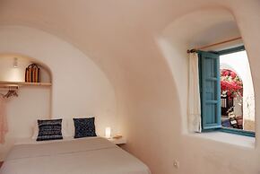 Santorinio Yellow House