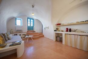 Santorinio Yellow House