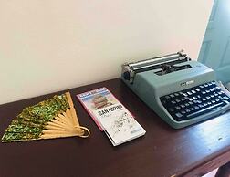 Santorinio Yellow House