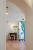 Santorinio Yellow House