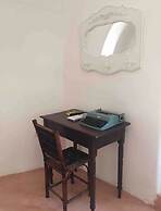 Santorinio Yellow House