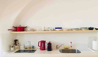 Santorinio Yellow House