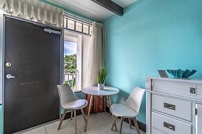 201 Little Harbor Inn