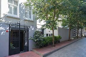 Garden Floor Flat in The Galata