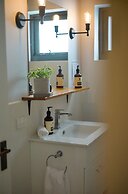 Bay Of Fires Apartments