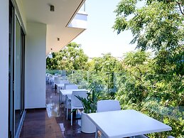 Rio Gardens - Modest 1-bdr Apt w Balcony