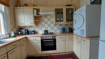 Extra Large One Bedroom Flat With Parking