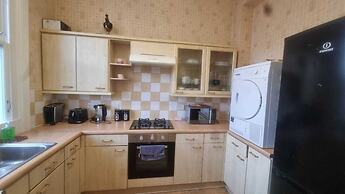 Extra Large One Bedroom Flat With Parking