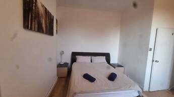 Extra Large One Bedroom Flat With Parking