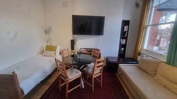 Extra Large One Bedroom Flat With Parking