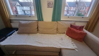 Extra Large One Bedroom Flat With Parking