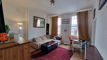 Extra Large One Bedroom Flat With Parking