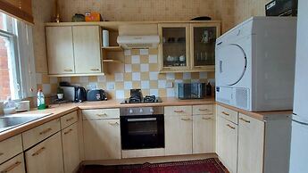 Extra Large One Bedroom Flat With Parking