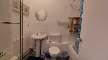 Extra Large One Bedroom Flat With Parking