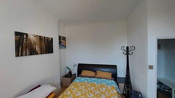 Extra Large One Bedroom Flat With Parking