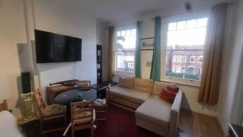 Extra Large One Bedroom Flat With Parking