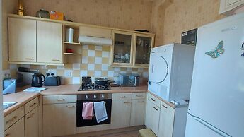 Extra Large One Bedroom Flat With Parking