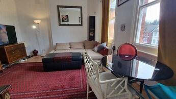 Extra Large One Bedroom Flat With Parking