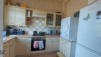 Extra Large One Bedroom Flat With Parking