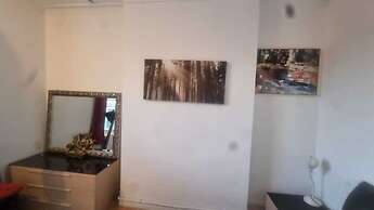 Extra Large One Bedroom Flat With Parking