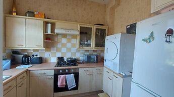 Extra Large One Bedroom Flat With Parking