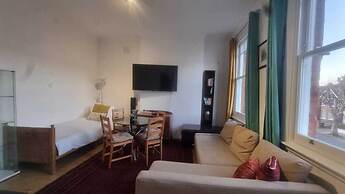 Extra Large One Bedroom Flat With Parking